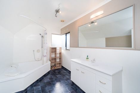 Photo of property in 15 Rothesay Place, Highbury, Palmerston North, 4412