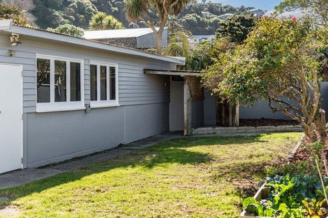 Photo of property in 38 Rua Street, Lyall Bay, Wellington, 6022