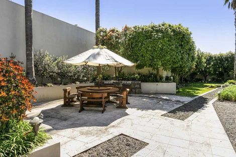 Photo of property in 2a/7 Frieston Road, Milford, Auckland, 0620