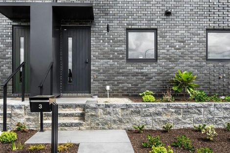 Photo of property in 1 Erina Road, Wiri, 2104