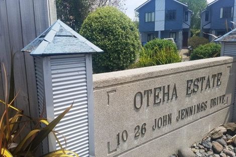 Photo of property in 10/10-26 John Jennings Drive, Oteha, Auckland, 0632