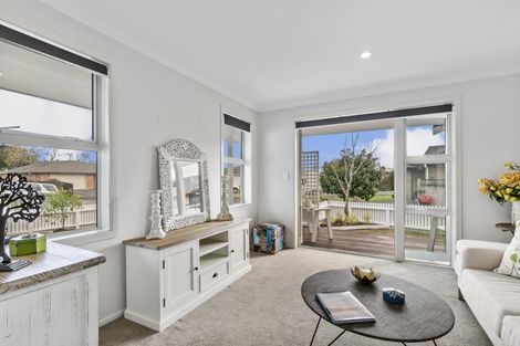 Photo of property in 14 Parsot Place, Pukekohe, 2120