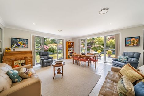 Photo of property in 6 Bateson Way, Heretaunga, Upper Hutt, 5018