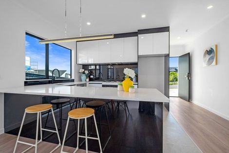 Photo of property in 52 Whakairo Crescent, Gulf Harbour, 0930