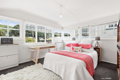 Photo of property in 27 The Parade, Island Bay, Wellington, 6023