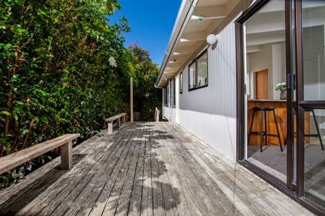 Photo of property in 2/17 Winifred Avenue, Bayview, Auckland, 0629