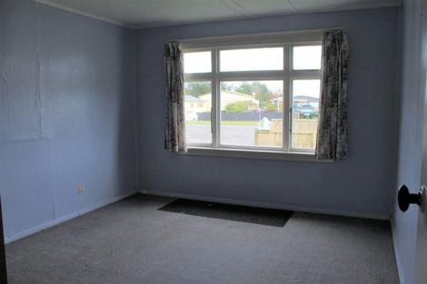 Photo of property in 25 Coates Street, Westport, 7825