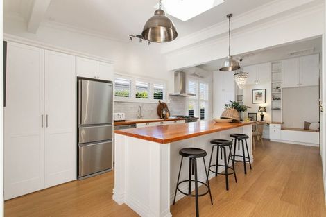 Photo of property in 17 Martin Avenue, Beckenham, Christchurch, 8023
