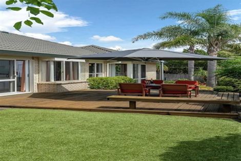 Photo of property in 7 Magilligan Close, East Tamaki Heights, Auckland, 2016