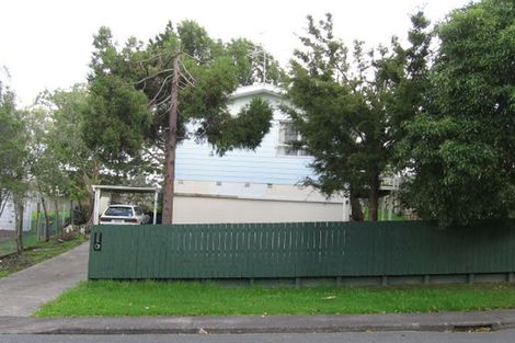 Photo of property in 49 Kemp Road, Massey, Auckland, 0614