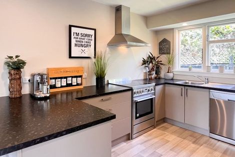 Photo of property in 2 Roscoe Street, Saint Martins, Christchurch, 8022