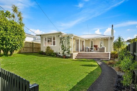 Photo of property in 12 Renata Crescent, Te Atatu Peninsula, Auckland, 0610
