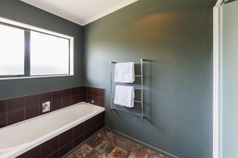 Photo of property in 2 Masefield Terrace, Kelvin Grove, Palmerston North, 4414