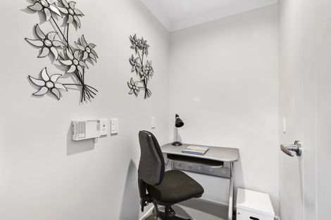 Photo of property in 14 Parsot Place, Pukekohe, 2120