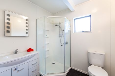 Photo of property in 7 Pokapu Street, Titirangi, Auckland, 0600