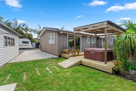 Photo of property in 12 Quo Vadis Place, Red Beach, 0932