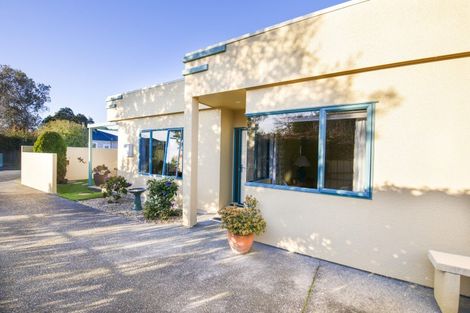 Photo of property in 2a Cambridge Terrace, Taradale, Napier, 4112