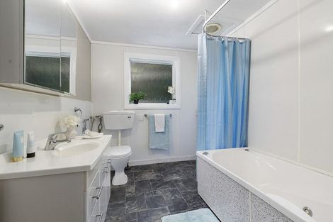 Photo of property in 7 Onepoto Road, Titahi Bay, Porirua, 5022