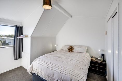 Photo of property in 2/2 Heretaunga Street East, Parkvale, Hastings, 4122