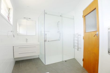 Photo of property in 739 Te Atatu Road, Te Atatu Peninsula, Auckland, 0610