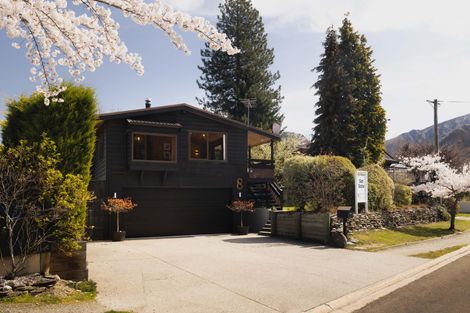 Photo of property in 8 Devon Street, Arrowtown, 9302