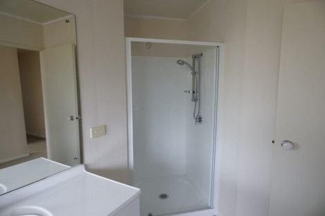 Photo of property in 72 Kingdale Road, Henderson, Auckland, 0610