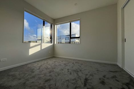 Photo of property in 31 Kuaha Road, Massey, Auckland, 0614