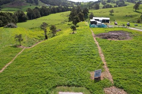 Photo of property in 18 Arahanga Road, Paparoa, 0571