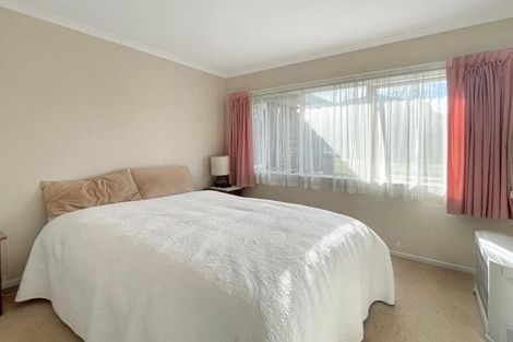 Photo of property in 8 Hollinger Place, Nawton, Hamilton, 3200