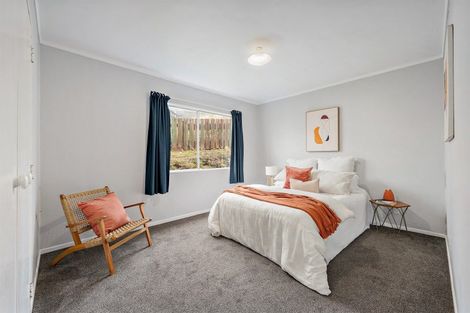 Photo of property in 7 Chetwode Grove, Newlands, Wellington, 6037