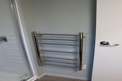 Photo of property in 2/75 Birkdale Road, Birkdale, Auckland, 0626