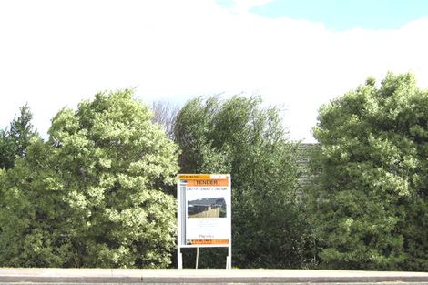 Photo of property in 2/44 Sunset Road, Unsworth Heights, Auckland, 0632