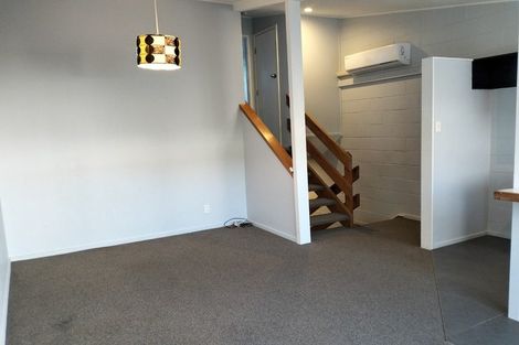 Photo of property in 23f7 Collins Avenue, Tawa, Wellington, 5028