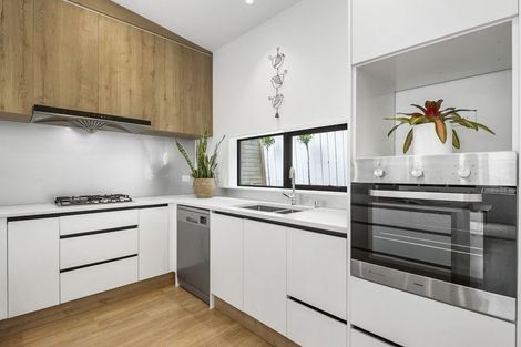 Photo of property in 61a Knights Road, Rothesay Bay, Auckland, 0630