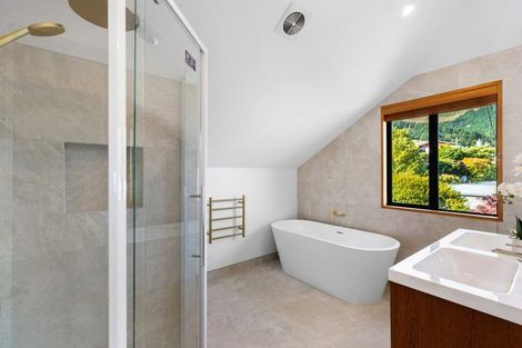 Photo of property in 19 Richards Park Lane, Fernhill, Queenstown, 9300