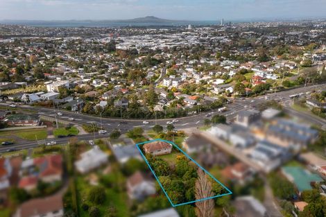 Photo of property in 518 Glenfield Road, Bayview, Auckland, 0629