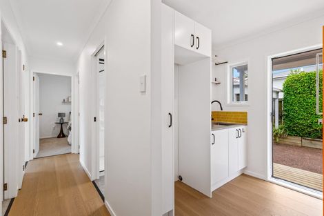 Photo of property in 32 Neil Avenue, Te Atatu Peninsula, Auckland, 0610