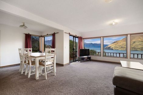 Photo of property in 68 Wynyard Crescent, Fernhill, Queenstown, 9300