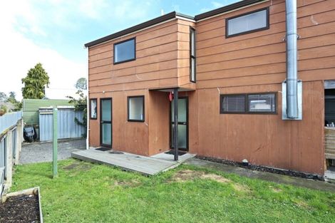 Photo of property in 2/2 Heretaunga Street East, Parkvale, Hastings, 4122