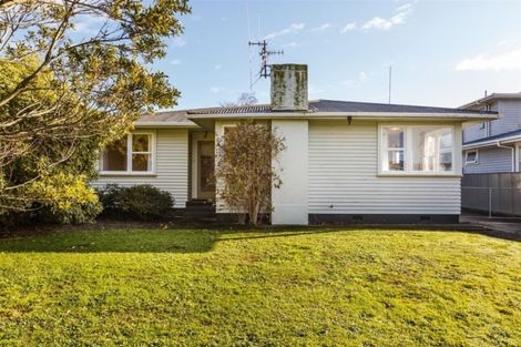 Photo of property in 11 Somerset Crescent, Highbury, Palmerston North, 4412