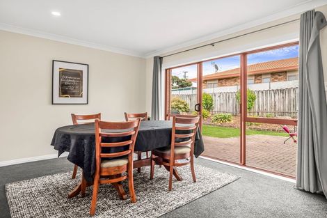 Photo of property in 24 San Domingo Rise, Henderson, Auckland, 0612