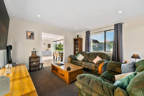 Photo of property in 13 Vogwill Road, Kumeu, 0810