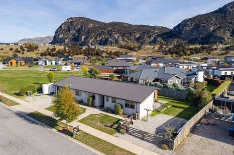 Photo of property in 4 Kingfisher Crescent, Albert Town, Wanaka, 9305