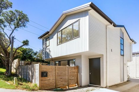 Photo of property in 423 Glenfield Road, Glenfield, Auckland, 0629