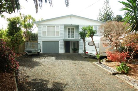 Photo of property in 28 James Mcleod Road, Shelly Beach, Helensville, 0874