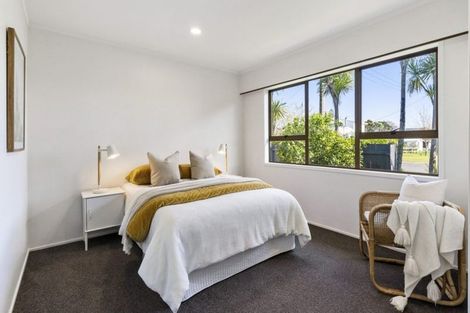 Photo of property in 27 Ferry Parade, Herald Island, Auckland, 0618