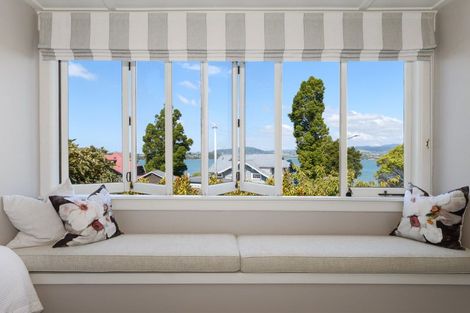 Photo of property in 247 Devonport Road, Tauranga, 3110