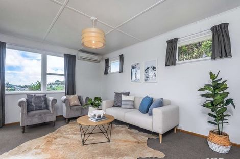Photo of property in 5 Catherine Crescent, Paparangi, Wellington, 6037