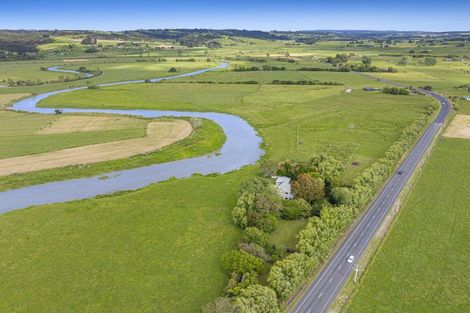 Photo of property in 2162 State Highway 16, Helensville, 0875
