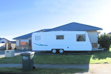 Photo of property in 22 Nephin Place, East Tamaki Heights, Auckland, 2016